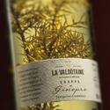 GRA0013-02-Close-up-Grappa-La-Valdotaine-Papà-Marcel-Ginepro-700-ml.jpg